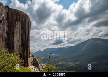 Cascata pietrificata di Hierve el Agua a a Oaxaca, Messico, Nord America Foto Stock