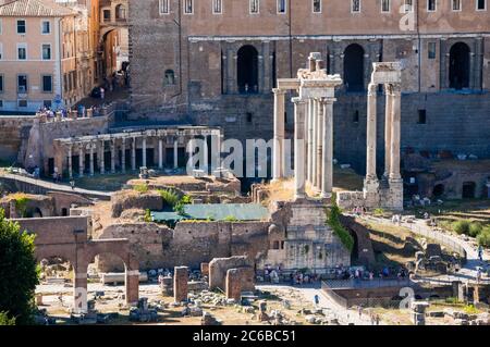 Foro Romano, visto dal Palatino, Patrimonio dell'Umanità dell'UNESCO, Roma, Lazio, Italia, Europa Foto Stock