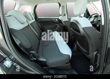 sedile posteriore dell'auto, abitacolo dell'auto, sedile posteriore nero nell'autovettura Foto Stock