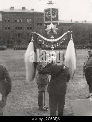 Parata della wehrmacht Heinrich Hoffmann Fotografie 1934 fotografo ufficiale di Adolf Hitler, e un politico e editore nazista, che era un membro del circolo intimo di Hitler. Foto Stock