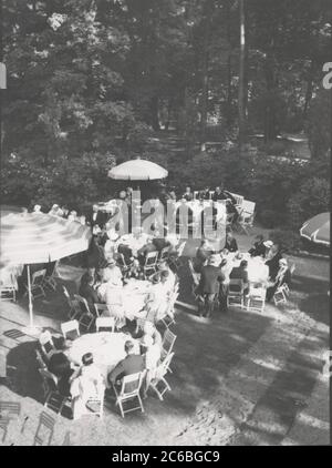 Festa del giardino al Dr. Goebbels Heinrich Hoffmann Fotografie 1934 fotografo ufficiale di Adolf Hitler, e un politico e editore nazista, che era un membro del circolo intimo di Hitler. Foto Stock