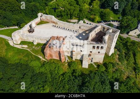 Kazimierz Dolny, Polonia. Veduta aerea del Castello di Kazimierz Dolny, una popolare destinazione turistica in Polonia. Vista dall'alto. Foto Stock