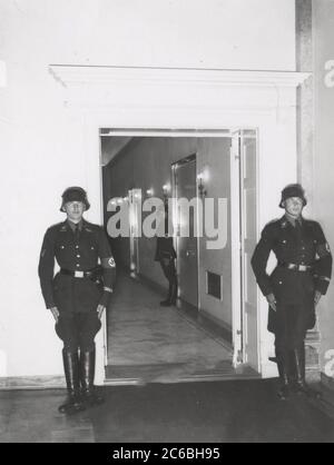 Modello della nuova Cancelleria del Reich Heinrich Hoffmann Fotografie 1934 fotografo ufficiale di Adolf Hitler, e un politico e editore nazista, che era un membro del circolo intimo di Hitler. Foto Stock