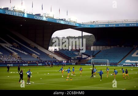 Preston North End si riscalda sul campo prima della partita del campionato Sky Bet a Hillsborough, Sheffield. Foto Stock