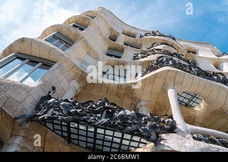 Barcellona, Spagna - Agosto 05, 2016: Casa Mila o La Pedrera è un edificio modernista di Barcellona e fu l'ultima residenza privata progettato da archit Foto Stock