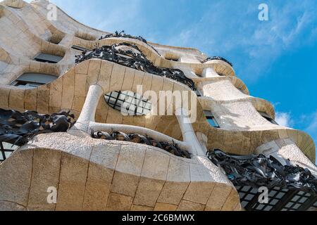 Barcellona, Spagna - Agosto 05, 2016: Casa Mila o La Pedrera è un edificio modernista di Barcellona e fu l'ultima residenza privata progettato da archit Foto Stock