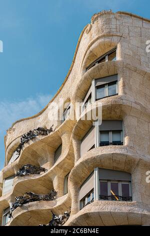 Barcellona, Spagna - Agosto 05, 2016: Casa Mila o La Pedrera è un edificio modernista di Barcellona e fu l'ultima residenza privata progettato da archit Foto Stock