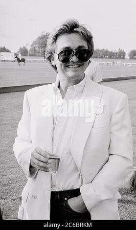 Il designer di moda gallese David Emanuel al Royal Berkshire Polo Club England Foto Stock