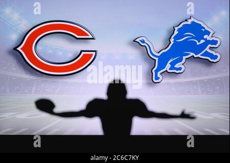 Chicago Bears vs. Detroit Lions. Gioco NFL. Partita della American Football League. Silhouette di giocatore professionista festeggia il tocco in giù. Schermo in backgroun Foto Stock