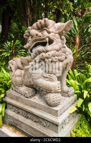 Statua cinese del leone, Gardens by the Bay, Singapore, Repubblica di Singapore Foto Stock