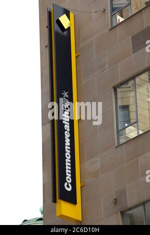 Una filiale della Commonwealth Bank of Australia (CBA) all'angolo tra George Street e Market Street nel quartiere commerciale centrale di Sydney. Foto Stock