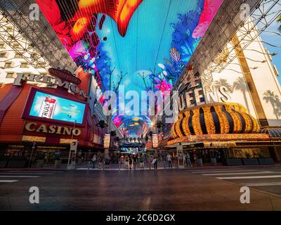 Las Vegas, 23 GIUGNO 2020 - Vista pomeridiana della Fremont Street Experience nel centro di Las Vegas Foto Stock