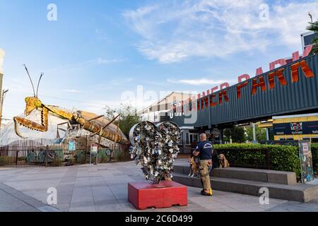 Las Vegas, 23 GIUGNO 2020 - bellissimo edificio del Downtown Container Park nel centro di Las Vegas Foto Stock