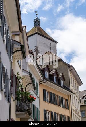 Rheinfelden, AG / Svizzera - 6 luglio 2020: Vista sul centro storico di Rheinfelden, vicino a Basilea Foto Stock