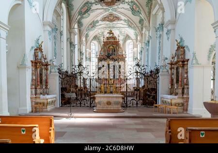 Rheinfelden, AG / Svizzera - 6 luglio 2020: Vista interna della chiesa storica di San Martino in Rheinfelden Foto Stock