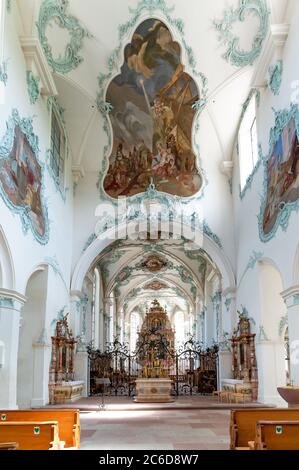 Rheinfelden, AG / Svizzera - 6 luglio 2020: Vista interna della chiesa storica di San Martino in Rheinfelden Foto Stock