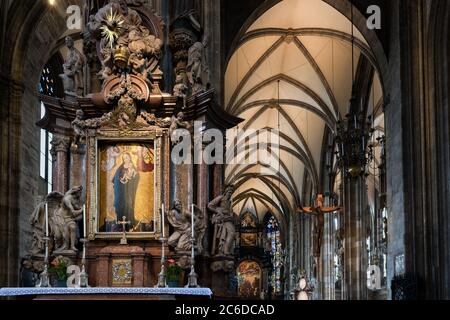 Vista interna della Cattedrale di Santo Stefano, Vienna Foto Stock