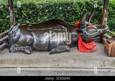 Statua di bronzo al santuario di Kitano- Tenmangu Kyoto Giappone 2015 Foto Stock