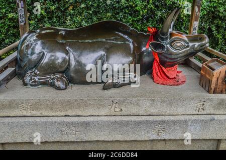 Statua di bronzo al santuario di Kitano- Tenmangu Kyoto Giappone 2015 Foto Stock