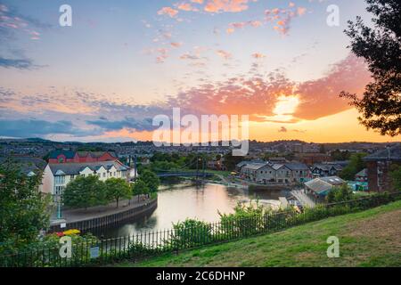 Tramonto su Exeter Quay - Devon, Inghilterra Foto Stock