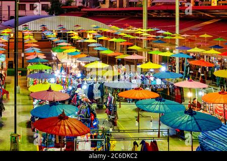 Bazar notturno di Chiang mai, Chiang mai, Thailandia Foto Stock