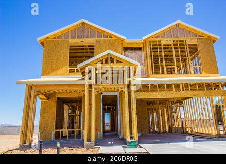 Nuova casa a due piani in costruzione in Framing Stage Foto Stock