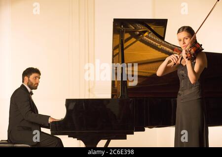 Musicisti classici che suonano Foto Stock