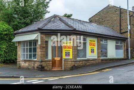 Un'unità di vendita al dettaglio vuota a Baillon, nello Yorkshire, in Inghilterra, Foto Stock