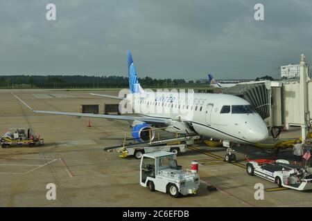 HOUSTON, TX -3 LUG 2020- Vista degli aerei da United Airlines (UA) e United Express all'aeroporto intercontinentale George Bush (IAH) di Houston, Foto Stock