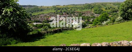 Vista sulla città di Wirksworth, Derbyshire Dales, Derbyshire, Inghilterra Foto Stock