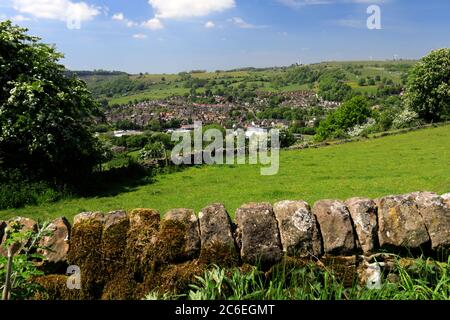 Vista sulla città di Wirksworth, Derbyshire Dales, Derbyshire, Inghilterra Foto Stock