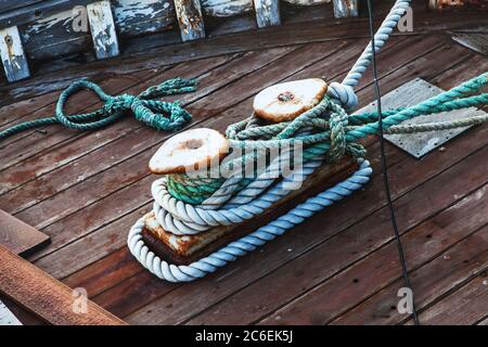 Dettagli vintage del ponte della nave da pesca Foto Stock