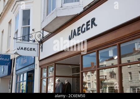 Il negozio Jaeger di Stratford upon Avon nel Regno Unito ha preso il 22 giugno 2020 Foto Stock