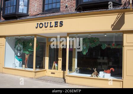 Il negozio Joules a Stratford Upon Avon nel Warwickshire nel Regno Unito. Presa il 22 giugno 2020. Foto Stock