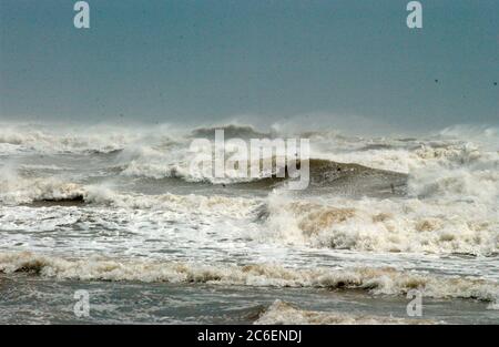 Surfside Beach, Texas USA, 23 settembre 2005: La tempesta dall'uragano Rita è la comunità balneare di Surfside Beach nella contea di Brazoria poco prima dello sbarco dell'uragano Rita. ©Bob Daemmrich Foto Stock