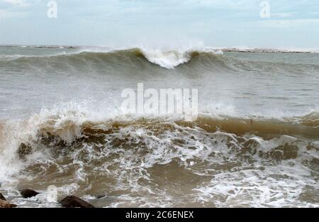 Surfside Beach, Texas USA, 23 settembre 2005: La tempesta dall'uragano Rita è la comunità balneare di Surfside Beach nella contea di Brazoria poco prima dello sbarco dell'uragano Rita. ©Bob Daemmrich Foto Stock