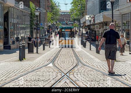 NORRKOPING, SVEZIA - 13 GIUGNO 2020: La rete tramviaria Norrkoping è un sistema di tram che costituisce una parte principale dei servizi di trasporto pubblico in N Foto Stock