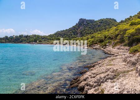 Lago Vouliagmeni vicino Loutraki in una giornata estiva, Grecia Foto Stock