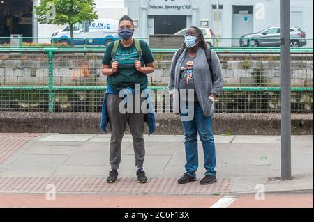 Cork, Irlanda. 9 luglio 2020. La gente indossa maschere a Cork per proteggersi dal Covid-19. Credit: Notizie dal vivo di AG/Alamy Foto Stock