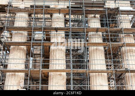 Frammento del Partenone, un tempio arcaico situato sull'Acropoli di Atene Foto Stock