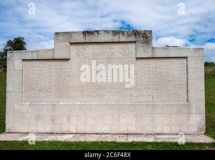 Il Memoriale di Chattri in ricordo dei soldati indiani morti nella prima guerra mondiale a nord di Brighton, sulle Downs del Sud, nel Sussex Est del Regno Unito . Foto Stock