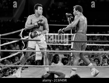 Muhammad Ali contro George Foreman: Il Rumble nella lotta della giungla a Kinshasa, Zaire (30 ottobre 1974) Foto Stock