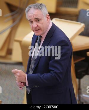 Il Ministro per l'Istruzione superiore, l'Istruzione superiore e la Scienza, Richard Lochhead MSP , ha pronunciato una dichiarazione ministeriale al Parlamento scozzese, Holyrood, Edimburgo. Foto Stock