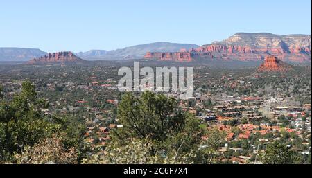 Ampia vista di Sedona, Stati Uniti, dall'Airport Trail Foto Stock