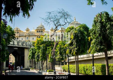 la splendida architettura del palazzo cittadino di udaipur Foto Stock