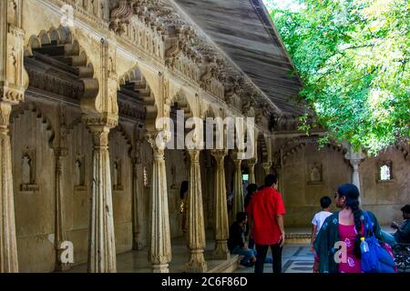 la splendida architettura del palazzo cittadino di udaipur Foto Stock