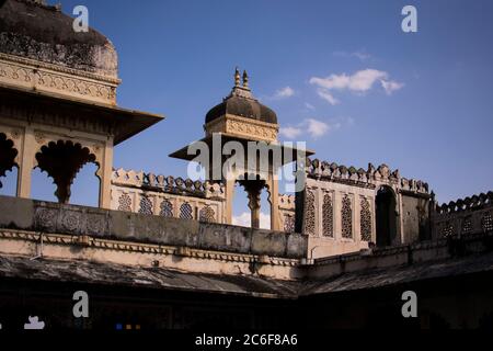 la splendida architettura del palazzo cittadino di udaipur Foto Stock