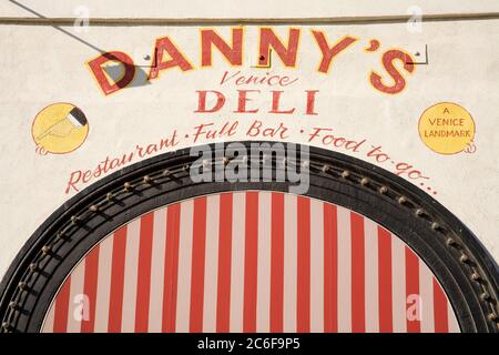 Danny's Deli sulla passeggiata di Venice Beach, Los Angeles, California, USA, Nord America Foto Stock