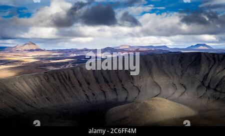 vista panoramica pittoresca dal vulcano hverfjall fino alla zona di myvatn in islanda Foto Stock