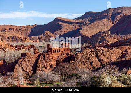 PROVINCIA DI OUARZAZATE, MAROCCO - Ksar ad Ait Benhaddou. Questa kasbah in mattoni di fango fortificato è un sito patrimonio dell'umanità dell'UNESCO Foto Stock